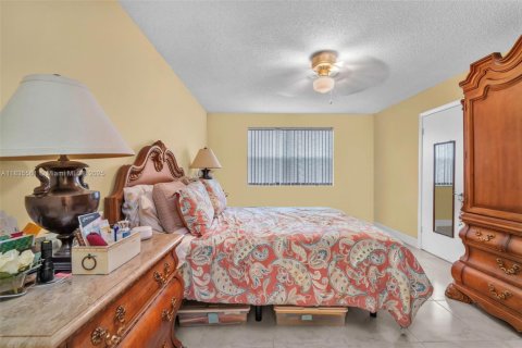 Condo in Sunrise, Florida, 2 bedrooms  № 1979069 - photo 18