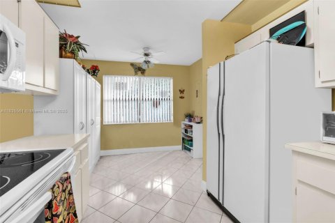 Condo in Sunrise, Florida, 2 bedrooms  № 1979069 - photo 6