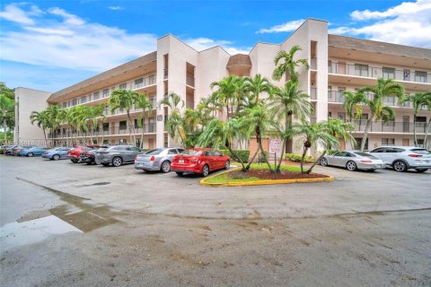 Condo in Sunrise, Florida, 2 bedrooms  № 1979069 - photo 1