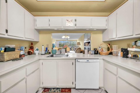 Condo in Sunrise, Florida, 2 bedrooms  № 1979069 - photo 5