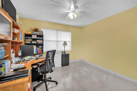 Condo in Sunrise, Florida, 2 bedrooms  № 1979069 - photo 7