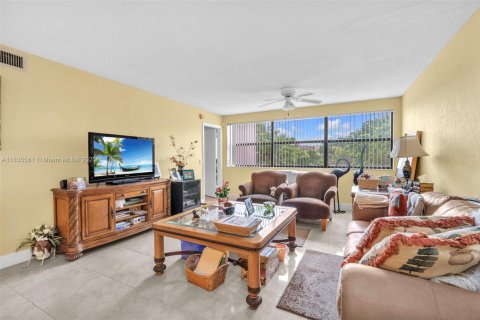 Condo in Sunrise, Florida, 2 bedrooms  № 1979069 - photo 14