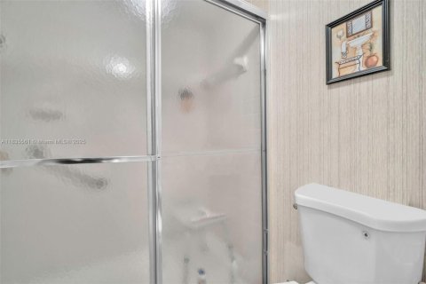 Condo in Sunrise, Florida, 2 bedrooms  № 1979069 - photo 20