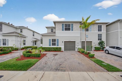 Touwnhouse à vendre à Homestead, Floride: 4 chambres, 163.23 m2 № 2176461 - photo 2