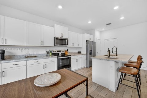 Touwnhouse à vendre à Homestead, Floride: 4 chambres, 163.23 m2 № 2176461 - photo 12