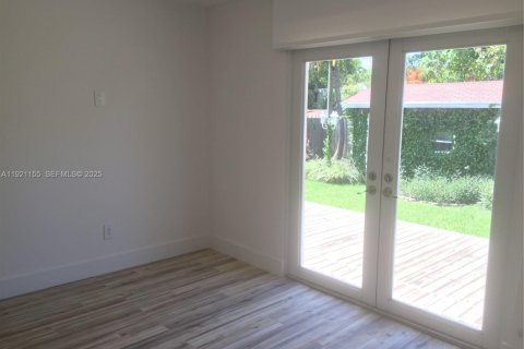 House in Miami, Florida 3 bedrooms, 117.89 sq.m. № 1988059 - photo 16