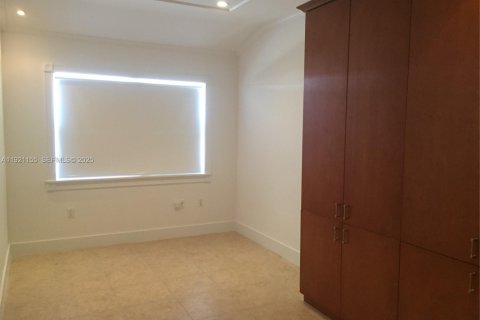 House in Miami, Florida 3 bedrooms, 117.89 sq.m. № 1988059 - photo 14