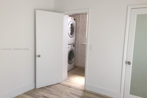 House in Miami, Florida 3 bedrooms, 117.89 sq.m. № 1988059 - photo 8