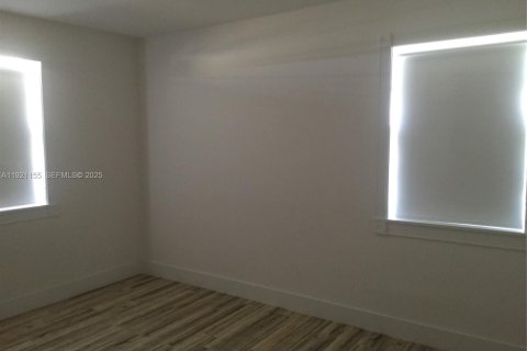 House in Miami, Florida 3 bedrooms, 117.89 sq.m. № 1988059 - photo 9