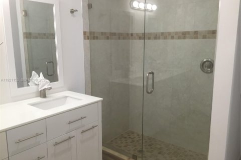 House in Miami, Florida 3 bedrooms, 117.89 sq.m. № 1988059 - photo 17