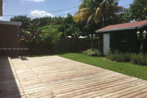 House in Miami, Florida 3 bedrooms, 117.89 sq.m. № 1988059 - photo 21