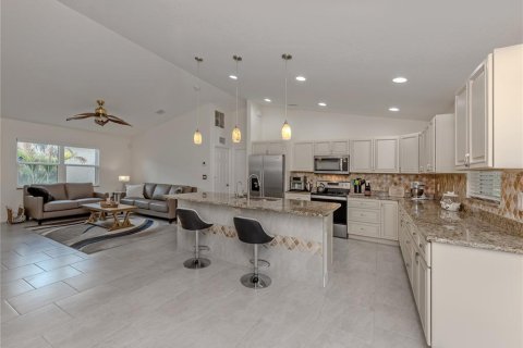 House in North Port, Florida 3 bedrooms, 132.57 sq.m. № 2155898 - photo 6