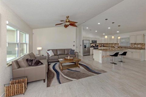 House in North Port, Florida 3 bedrooms, 132.57 sq.m. № 2155898 - photo 4