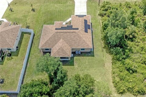 House in North Port, Florida 3 bedrooms, 132.57 sq.m. № 2155898 - photo 25