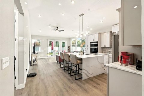 House in Orlando, Florida 4 bedrooms, 143.63 sq.m. № 1885827 - photo 8