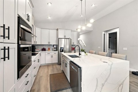 House in Orlando, Florida 4 bedrooms, 143.63 sq.m. № 1885827 - photo 13