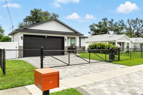 House in Orlando, Florida 4 bedrooms, 143.63 sq.m. № 1885827 - photo 3
