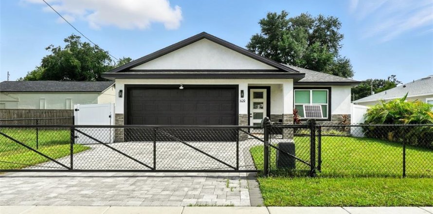House in Orlando, Florida 4 bedrooms, 143.63 sq.m. № 1885827