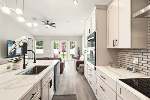 House in Orlando, Florida 4 bedrooms, 143.63 sq.m. № 1885827 - photo 15
