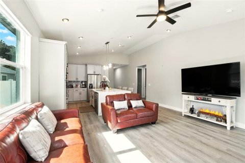 House in Orlando, Florida 4 bedrooms, 143.63 sq.m. № 1885827 - photo 19