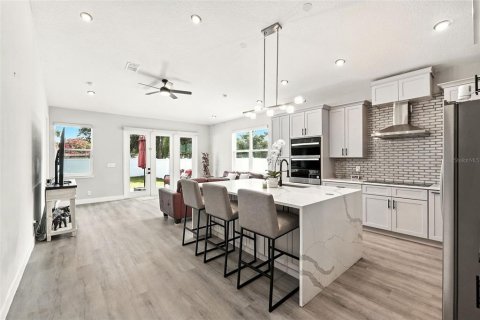 House in Orlando, Florida 4 bedrooms, 143.63 sq.m. № 1885827 - photo 9