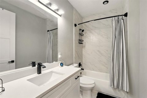House in Orlando, Florida 4 bedrooms, 143.63 sq.m. № 1885827 - photo 26