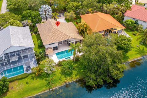 House in Coral Springs, Florida 5 bedrooms, 293.2 sq.m. № 2191029 - photo 4