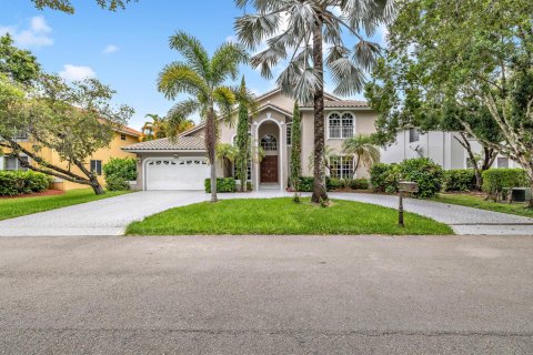 House in Coral Springs, Florida 5 bedrooms, 293.2 sq.m. № 2191029 - photo 3