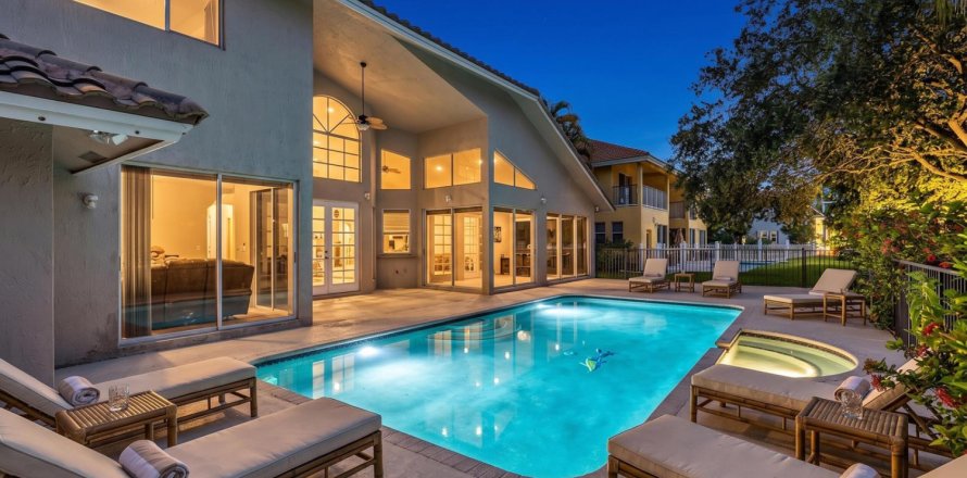 House in Coral Springs, Florida 5 bedrooms, 293.2 sq.m. № 2191029