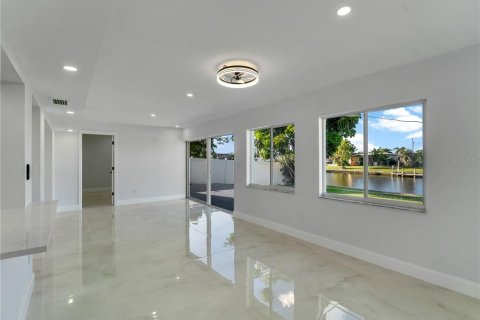 Villa ou maison à vendre à Port Charlotte, Floride: 4 chambres, 145.21 m2 № 2202632 - photo 15