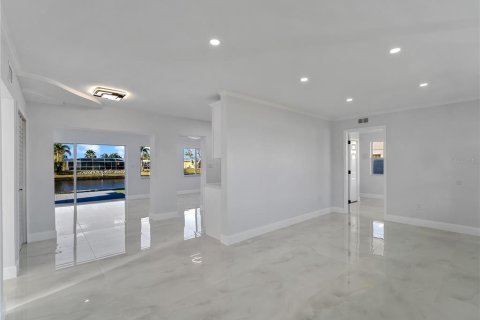 Villa ou maison à vendre à Port Charlotte, Floride: 4 chambres, 145.21 m2 № 2202632 - photo 8