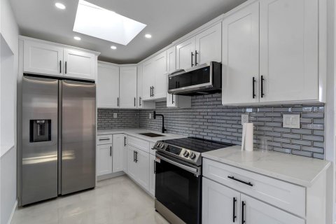 Villa ou maison à vendre à Port Charlotte, Floride: 4 chambres, 145.21 m2 № 2202632 - photo 10