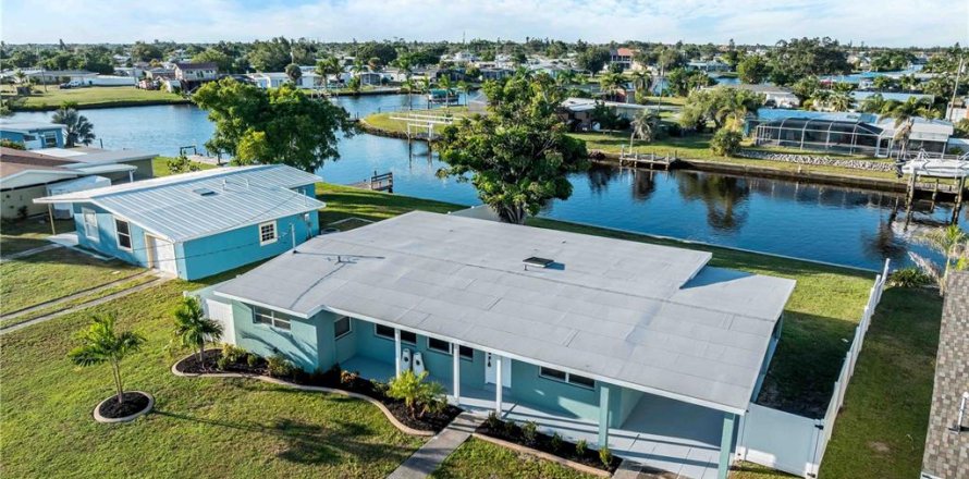Villa ou maison à Port Charlotte, Floride 4 chambres, 145.21 m2 № 2202632