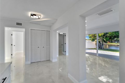 Villa ou maison à vendre à Port Charlotte, Floride: 4 chambres, 145.21 m2 № 2202632 - photo 12