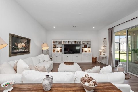House in Winter Garden, Florida 5 bedrooms, 383.04 sq.m. № 1875775 - photo 15