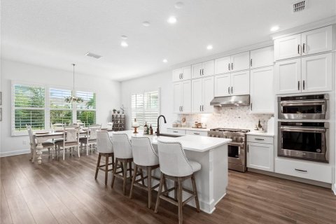 House in Winter Garden, Florida 5 bedrooms, 383.04 sq.m. № 1875775 - photo 5