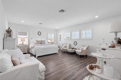 House in Winter Garden, Florida 5 bedrooms, 383.04 sq.m. № 1875775 - photo 19