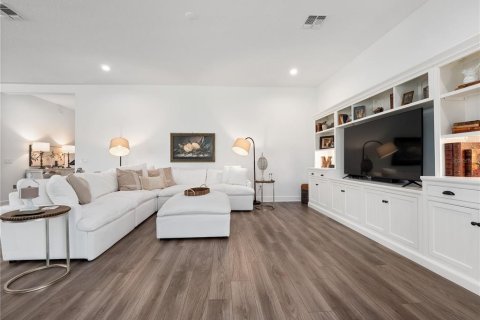 House in Winter Garden, Florida 5 bedrooms, 383.04 sq.m. № 1875775 - photo 14