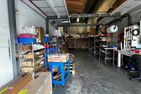 Commercial property in Miami, Florida № 1712064 - photo 15