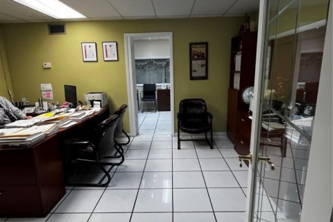 Commercial property in Miami, Florida № 1712064 - photo 5