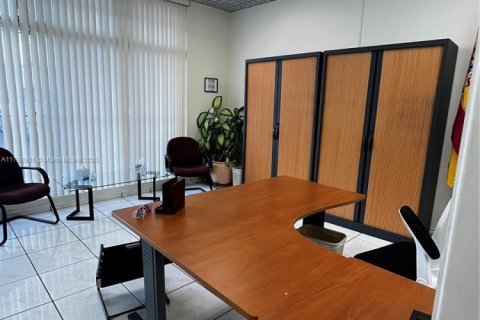 Commercial property in Miami, Florida № 1712064 - photo 19