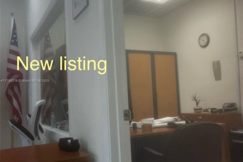 Commercial property in Miami, Florida № 1712064 - photo 3