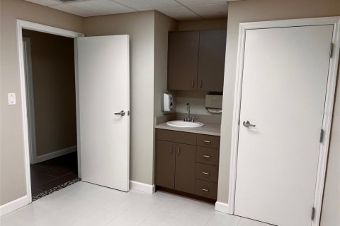 Propiedad comercial en alquiler en Winter Park, Florida, 345.41 m2 № 2166294 - foto 17