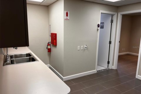 Propiedad comercial en alquiler en Winter Park, Florida, 345.41 m2 № 2166294 - foto 9