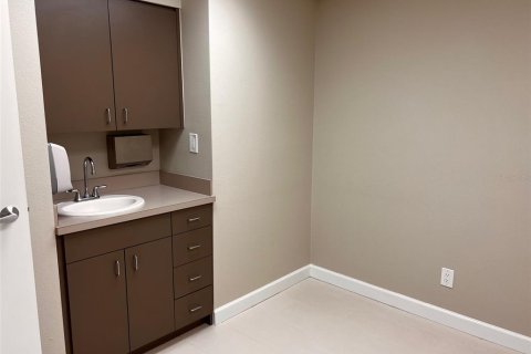 Propiedad comercial en alquiler en Winter Park, Florida, 345.41 m2 № 2166294 - foto 14