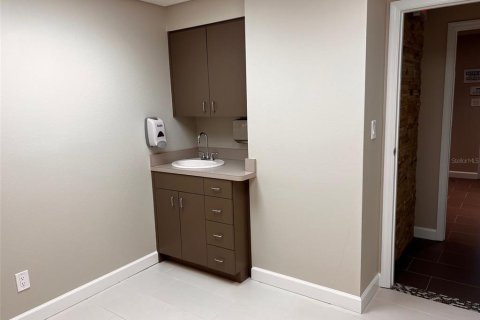 Propiedad comercial en alquiler en Winter Park, Florida, 345.41 m2 № 2166294 - foto 15