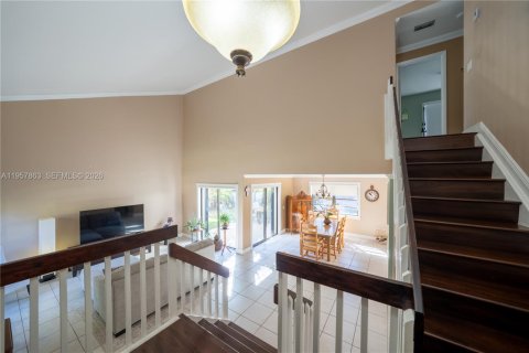 Casa en venta en Miami, Florida, 3 dormitorios, 223.99 m2 № 2019609 - foto 3