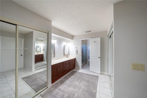 Casa en venta en Miami, Florida, 3 dormitorios, 223.99 m2 № 2019609 - foto 16