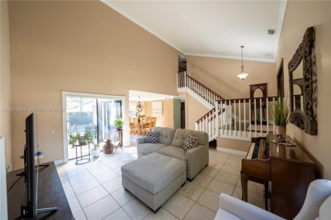 Casa en venta en Miami, Florida, 3 dormitorios, 223.99 m2 № 2019609 - foto 5