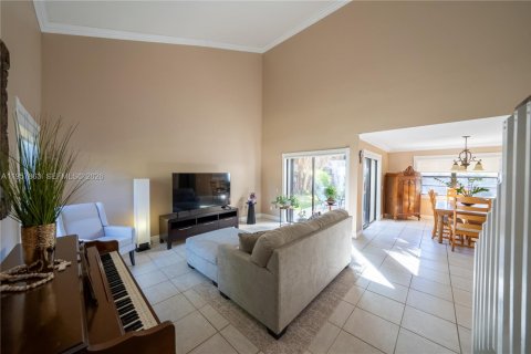 Casa en venta en Miami, Florida, 3 dormitorios, 223.99 m2 № 2019609 - foto 4